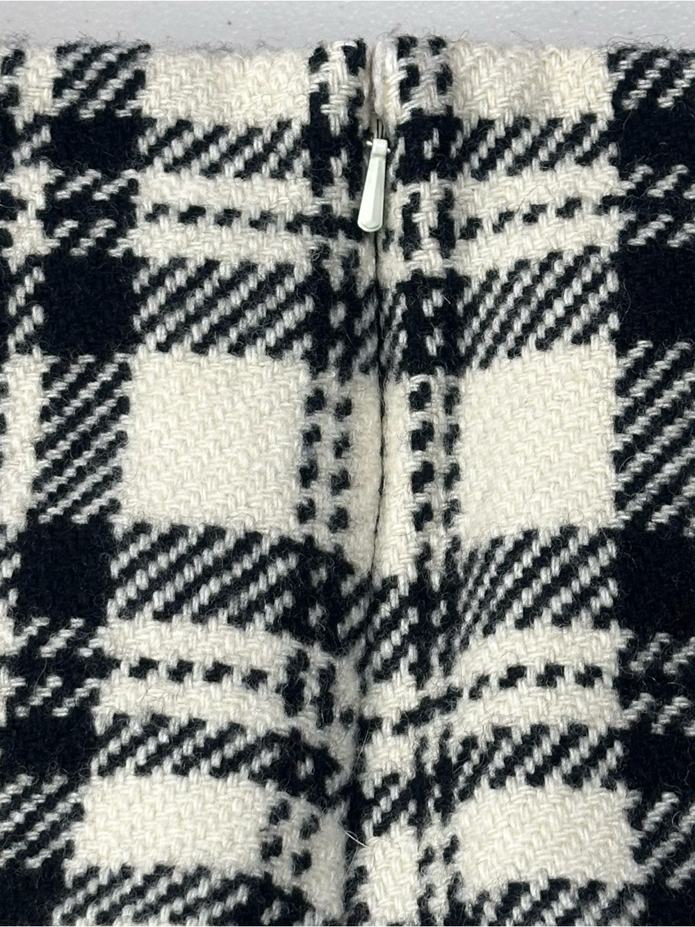 Eddie Bauer Petite 10 Wool Blend Plaid Mini Skirt Black Ivory Lined Career - Picture 4 of 8